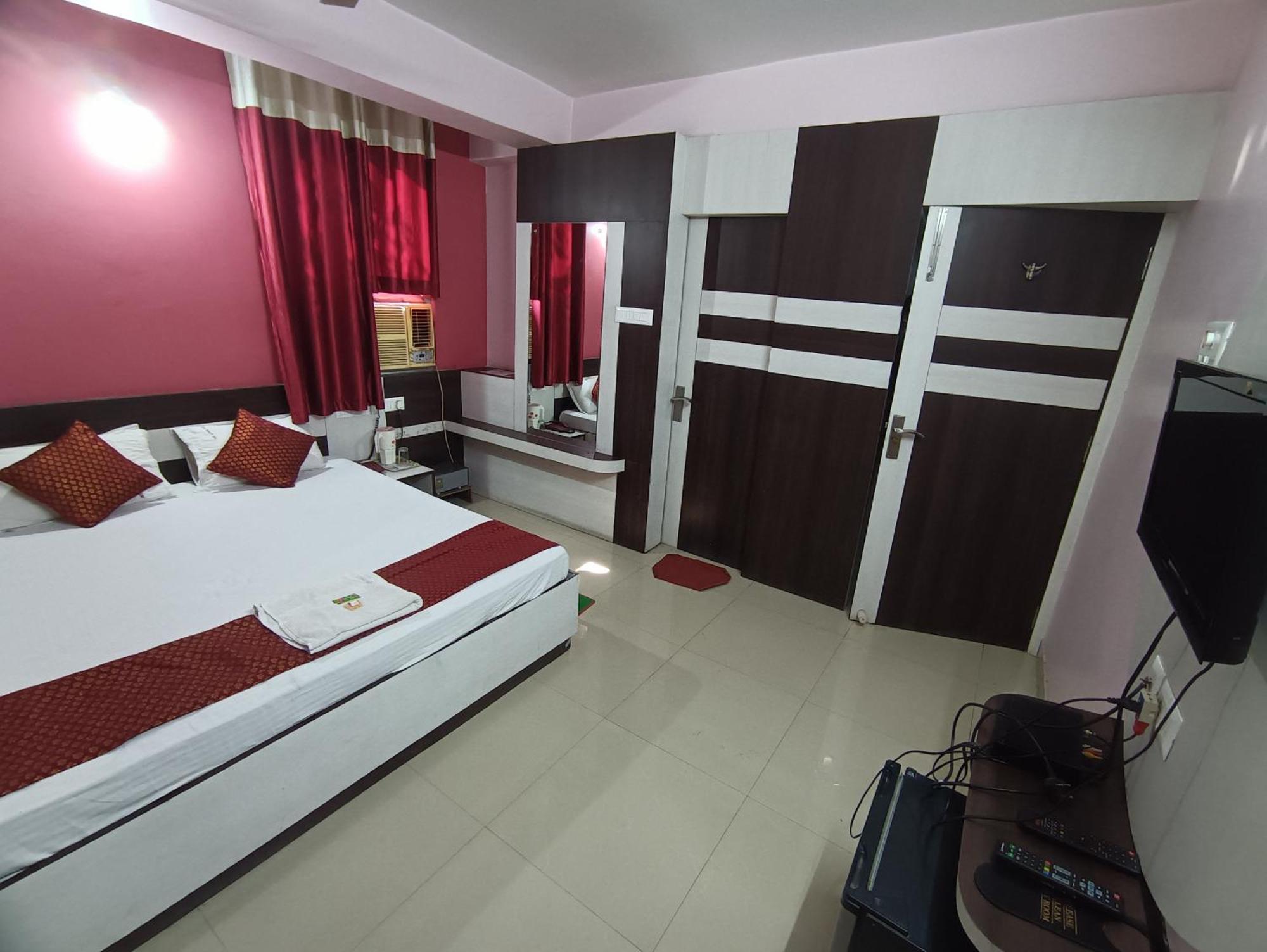 Hotel Viraat Inn Gaya Extérieur photo