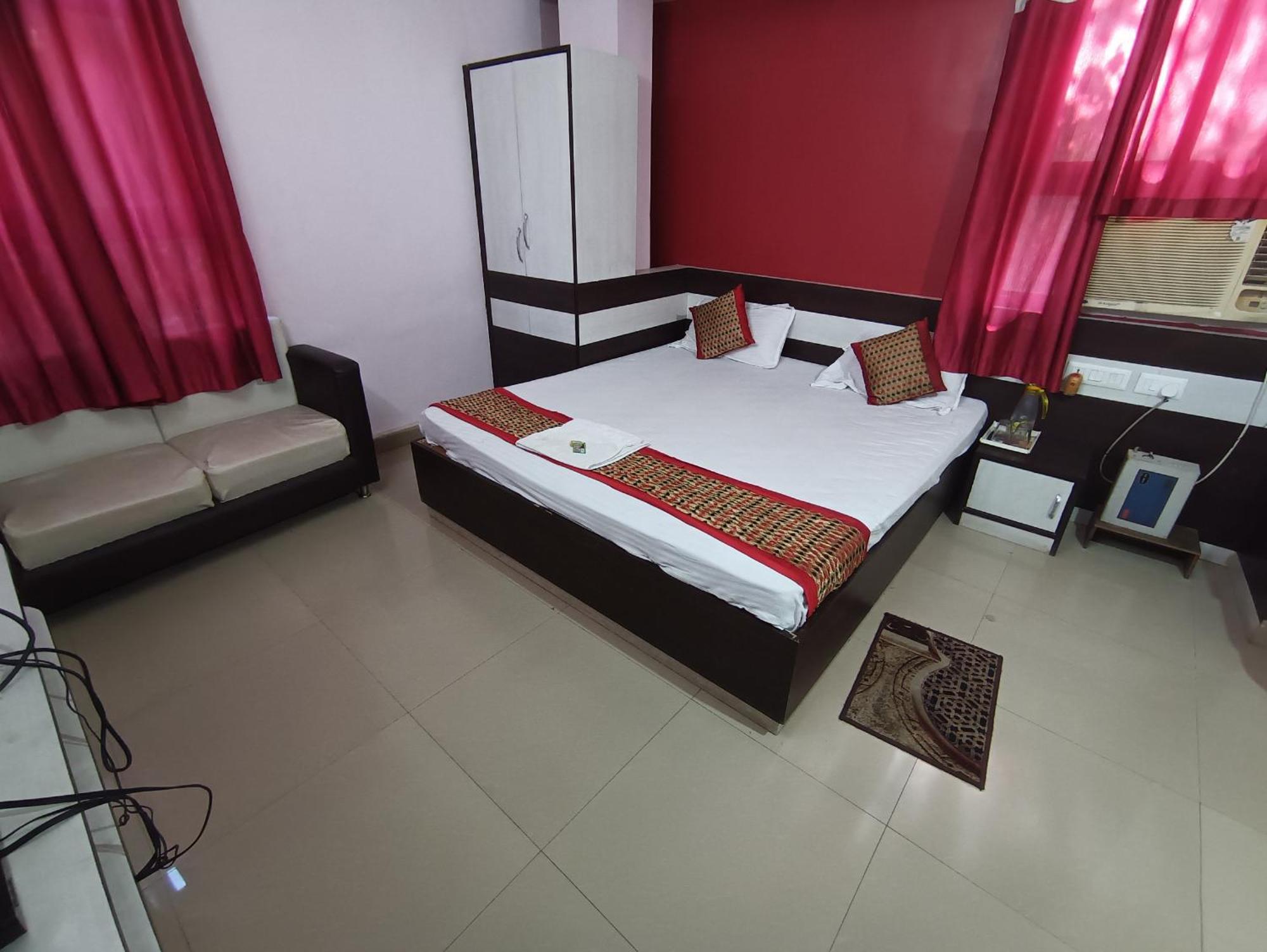 Hotel Viraat Inn Gaya Extérieur photo