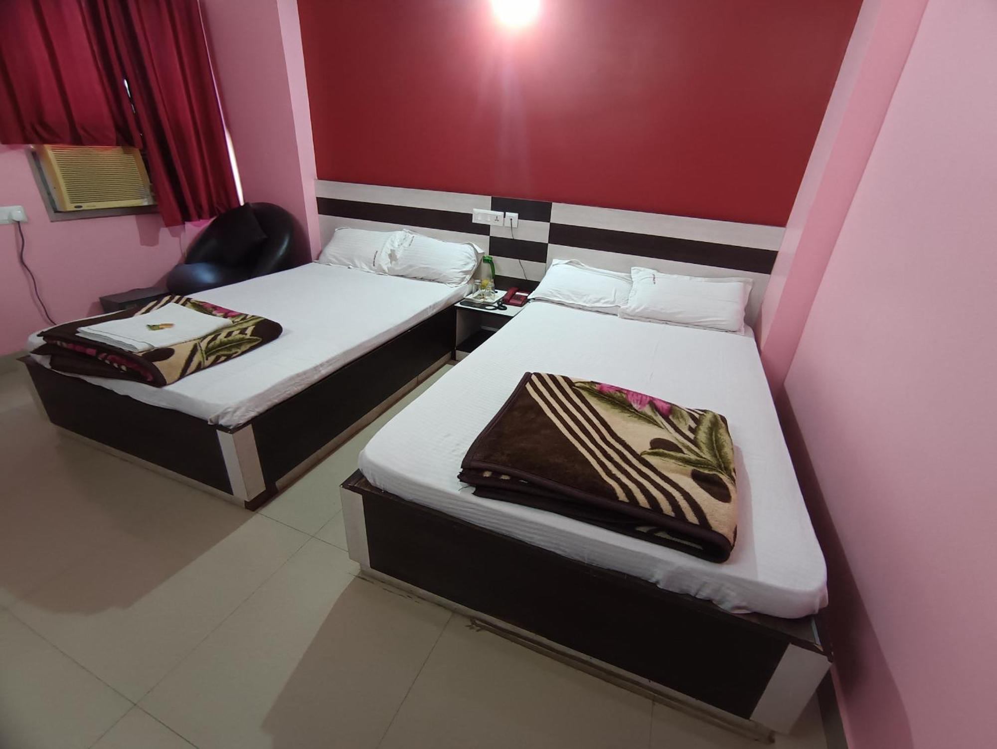 Hotel Viraat Inn Gaya Extérieur photo