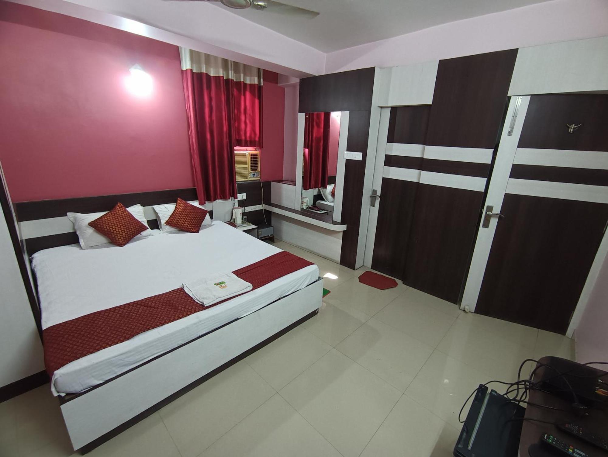 Hotel Viraat Inn Gaya Extérieur photo