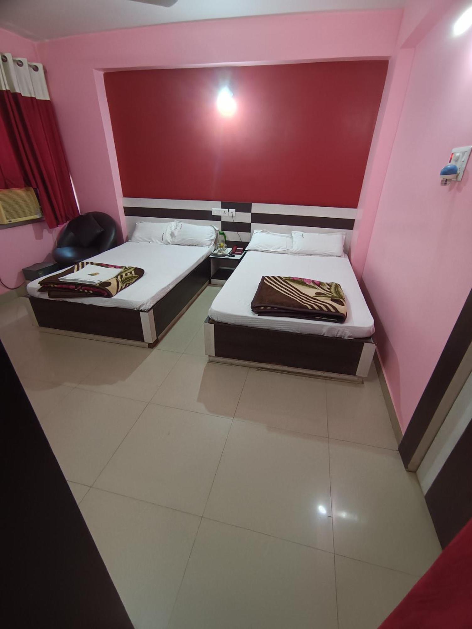 Hotel Viraat Inn Gaya Extérieur photo